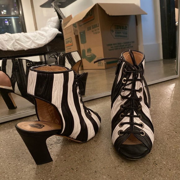 Viktor & Rolf black and white heeled sandals - Picture 3 of 5
